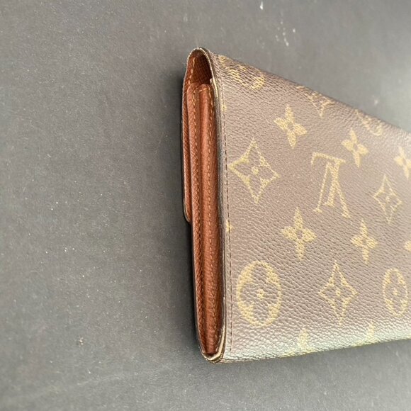 Louis Vuitton Monogram Sarah Wallet - Picture 5 of 16